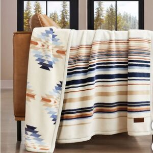 Brand New! Pendleton Reversible Plush Throw-Savanna Stripe